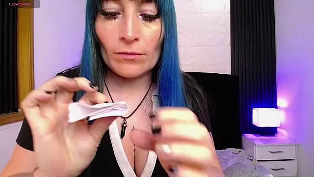Snapshot of alicia_moom chatting on March 6, 6:48 pm alicia moom online show from March 6, 6:48 pm