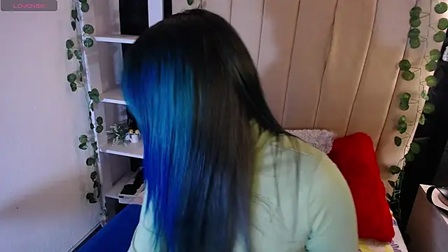 Snapshot of alicia_moom chatting on March 11, 7:58 pm alicia moom online show from March 11, 7:58 pm