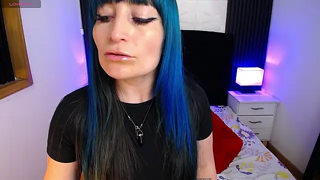 Snapshot of alicia_moom chatting on March 17, 9:55 pm alicia moom online show from March 17, 9:55 pm