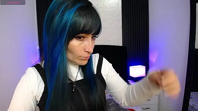 Snapshot of alicia_moom chatting on March 18, 6:48 pm alicia moom online show from March 18, 6:48 pm