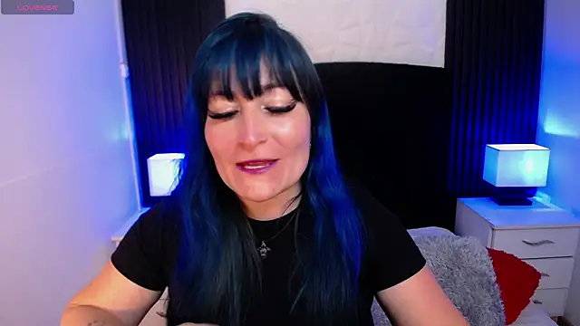 Snapshot of alicia_moom chatting on September 19, 7:25 pm alicia moom online show from September 19, 7:25 pm