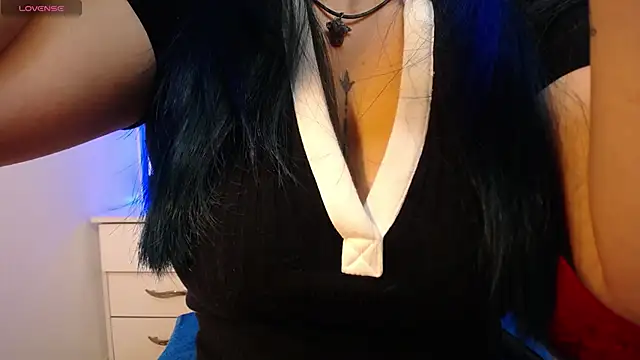 Snapshot of alicia_moom chatting on October 3, 7:33 pm alicia moom online show from October 3, 7:33 pm