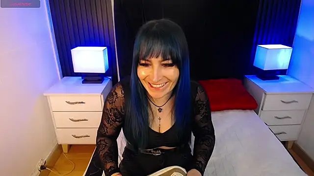 Snapshot of alicia_moom chatting on October 9, 2:15 pm alicia moom online show from October 9, 2:15 pm