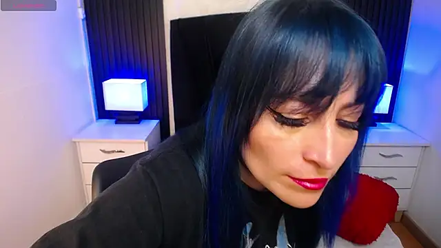 Snapshot of alicia_moom chatting on October 11, 2:59 pm alicia moom online show from October 11, 2:59 pm
