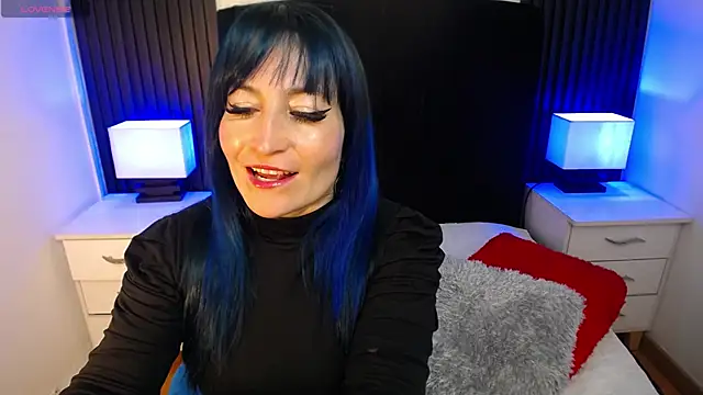 Snapshot of alicia_moom chatting on October 15, 7:03 pm alicia moom online show from October 15, 7:03 pm