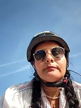 bellapaty online show from April 21, 8:09 am