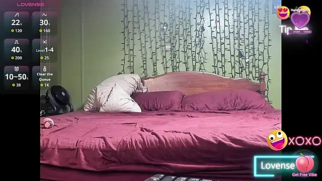 Sexxybitch28 online show from April 21, 9:50 pm