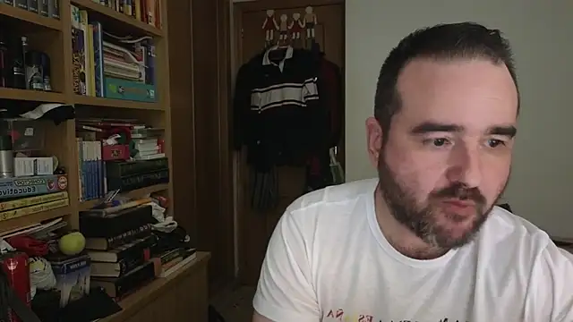 curiosillo83 online show from April 3, 8:40 pm