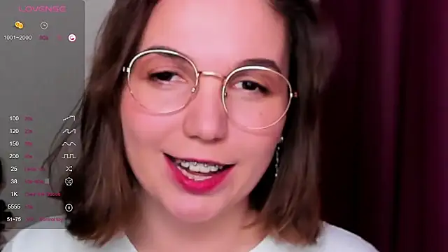 KindHazelHere  online show from February 27, 11:37 pm