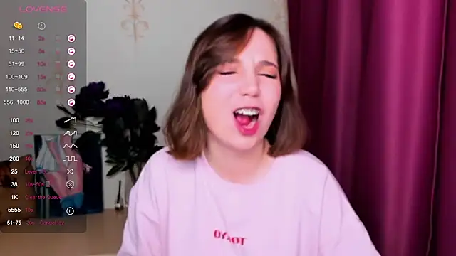 KindHazelHere  online show from March 14, 8:17 pm