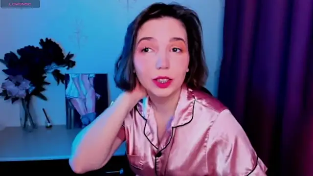 KindHazelHere  online show from October 20, 8:15 am