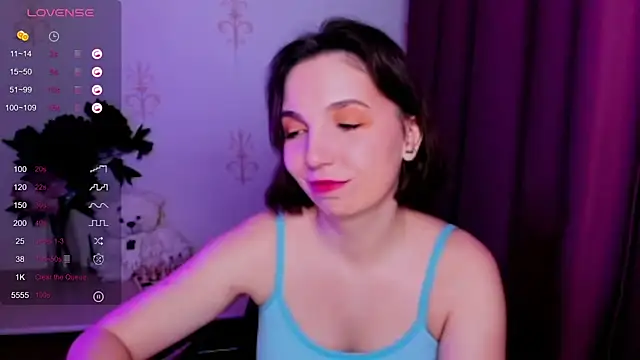 KindHazelHere  online show from November 23, 10:20 pm