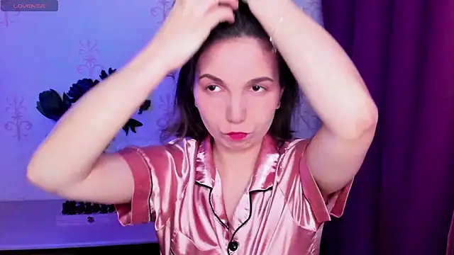 KindHazelHere  online show from February 18, 6:26 pm