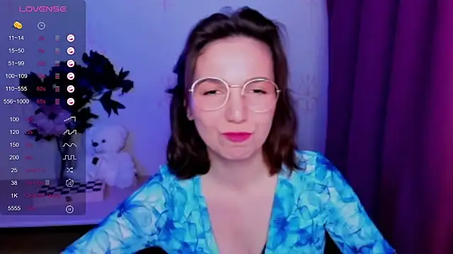 KindHazelHere  online show from April 18, 7:58 pm