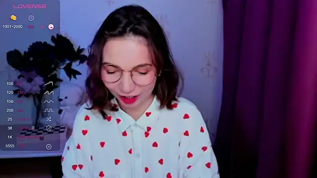 KindHazelHere  online show from April 19, 6:10 pm