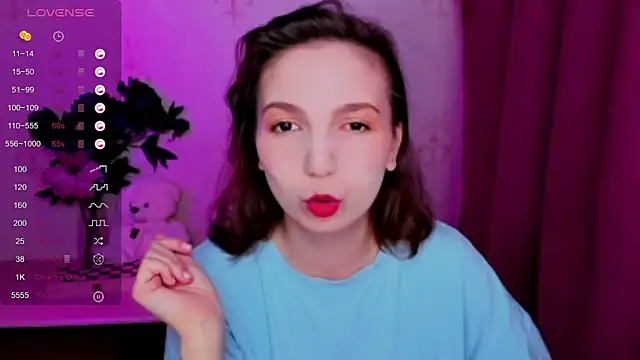 KindHazelHere  online show from April 20, 11:28 pm