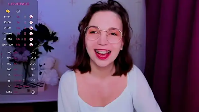 KindHazelHere  online show from April 21, 11:29 pm