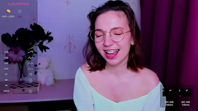 KindHazelHere  online show from April 23, 8:24 am