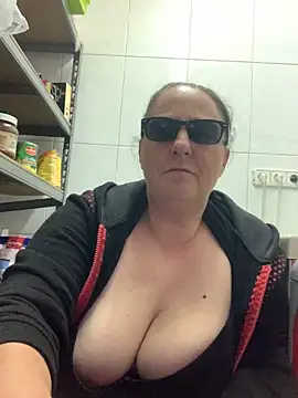 Snapshot of eroticjessitop chatting on March 17, 10:38 pm eroticjessitop online show from March 17, 10:38 pm