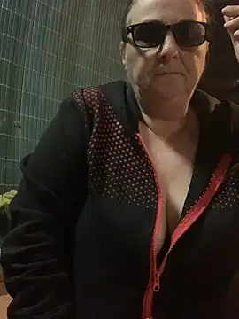 Snapshot of eroticjessitop chatting on March 22, 8:04 pm eroticjessitop online show from March 22, 8:04 pm