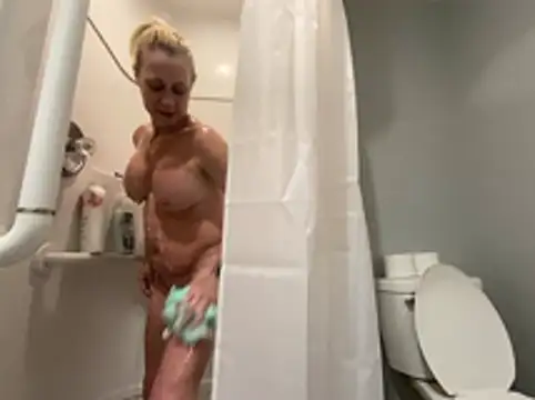 TiffaneyLove online show from March 20, 8:25 pm