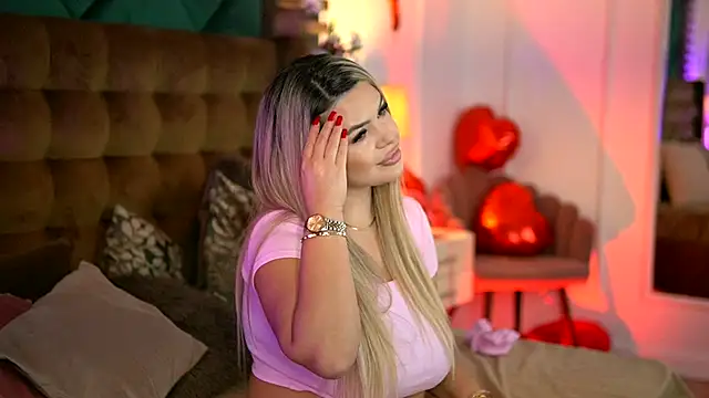 SophieBoobsX online show from September 18, 5:09 am