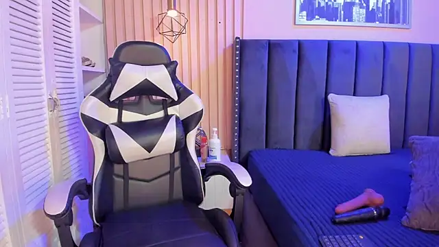 ashlye miller  online show from January 7, 4:26 am