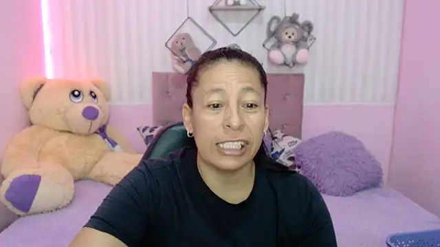 mature martina online show from November 18, 5:06 pm