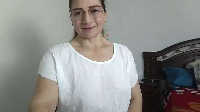 ruby-milf1 online show from December 12, 11:36 pm