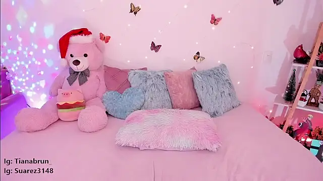 Snapshot of Zara_uwu_ chatting on January 15, 1:41 pm Zara uwu online show from January 15, 1:41 pm