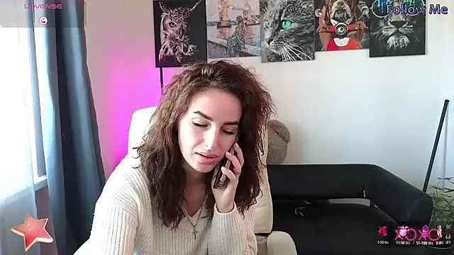 Snapshot of xx_adrihanna_xx chatting on February 18, 7:32 am xx adrihanna xx online show from February 18, 7:32 am