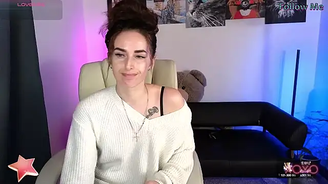 Snapshot of xx_adrihanna_xx chatting on February 18, 3:21 pm xx adrihanna xx online show from February 18, 3:21 pm