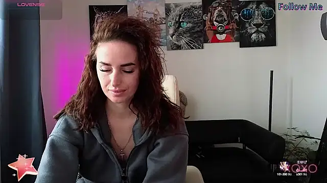 Snapshot of xx_adrihanna_xx chatting on February 24, 7:44 am xx adrihanna xx online show from February 24, 7:44 am