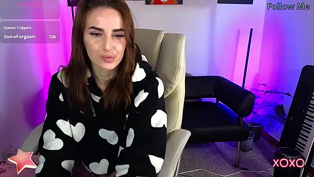 Snapshot of xx_adrihanna_xx chatting on March 6, 4:28 pm xx adrihanna xx online show from March 6, 4:28 pm