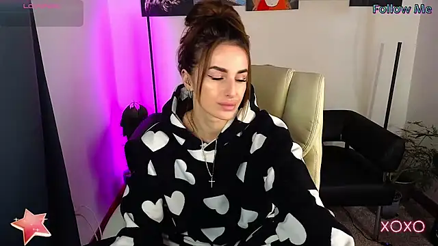 Snapshot of xx_adrihanna_xx chatting on March 11, 4:40 pm xx adrihanna xx online show from March 11, 4:40 pm