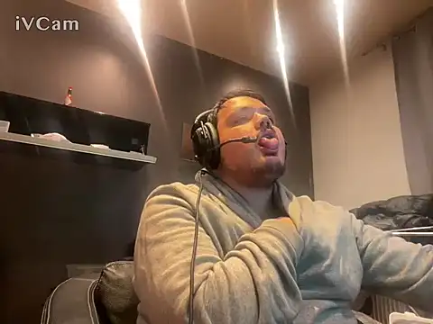 Snapshot of Bebemickey75 chatting on September 23, 11:52 pm Bebemickey75 online show from September 23, 11:52 pm