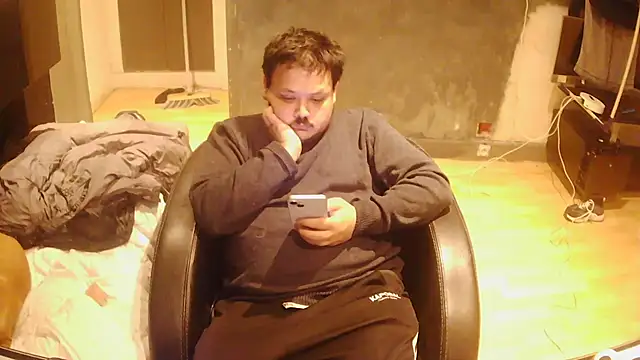 Snapshot of Bebemickey75 chatting on May 15, 8:49 pm Bebemickey75 online show from May 15, 8:49 pm