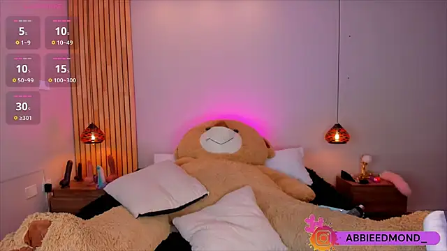 Snapshot of AbbieEdmond chatting on February 21, 7:12 am AbbieEdmond online show from February 21, 7:12 am