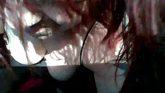 Snapshot of spundarella420 chatting on December 7, 8:16 pm spundarella420 online show from December 7, 8:16 pm