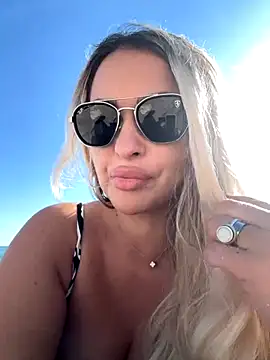 Denisse Perry online show from November 23, 2:17 pm