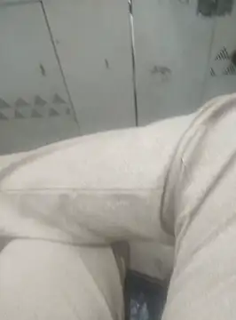 Snapshot of deshifuckers chatting on December 10, 9:55 am deshifuckers online show from December 10, 9:55 am