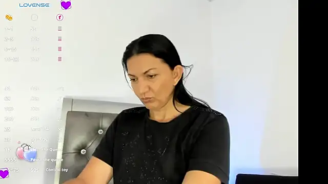 Snapshot of Angelblue_ chatting on February 6, 8:45 pm Angelblue online show from February 6, 8:45 pm