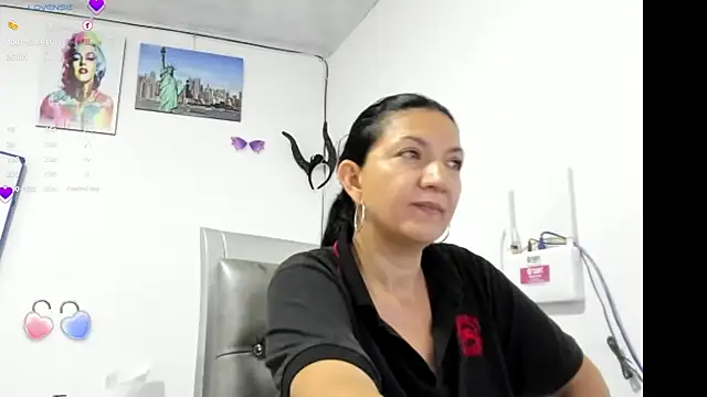 Snapshot of Angelblue_ chatting on March 6, 9:20 pm Angelblue online show from March 6, 9:20 pm