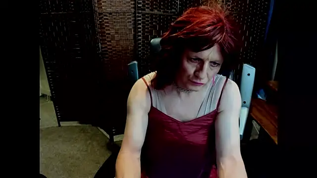 Snapshot of CharlotteAshton chatting on May 24, 12:32 pm CharlotteAshton online show from May 24, 12:32 pm