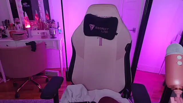 rachelbrooksxx online show from April 19, 6:43 pm