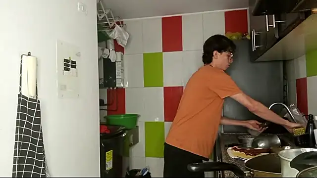 Snapshot of Norehg chatting on October 9, 8:34 am Norehg online show from October 9, 8:34 am