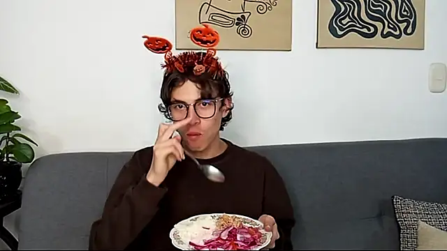 Snapshot of Norehg chatting on October 17, 11:29 pm Norehg online show from October 17, 11:29 pm