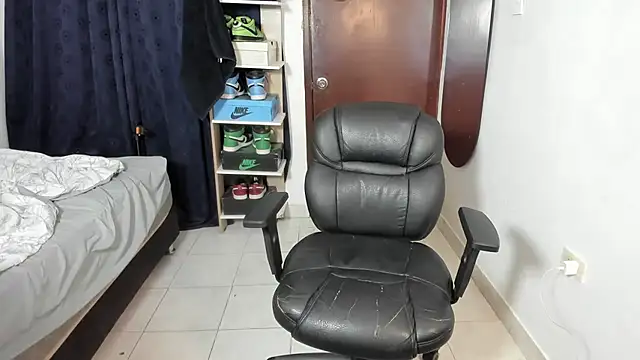 imtonny19 online show from April 5, 3:04 am