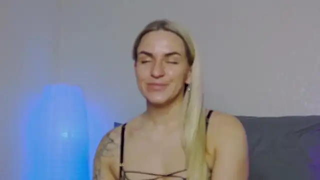 SofiJames online show from January 3, 6:01 am