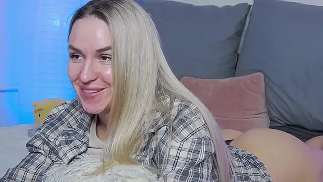 SofiJames online show from March 4, 10:24 am